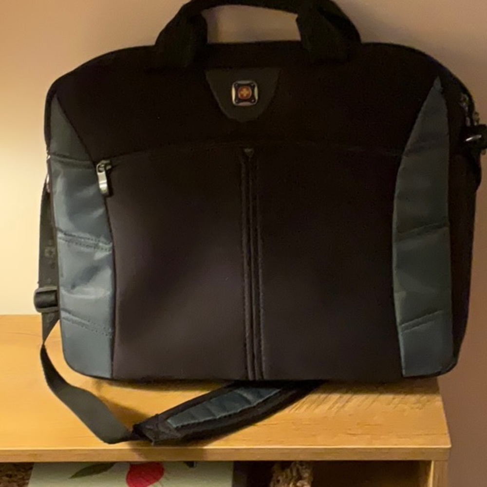 15” x 12” lap top bag Swiss Gear